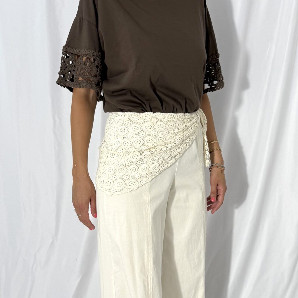 Pantalone con foulard in crochet