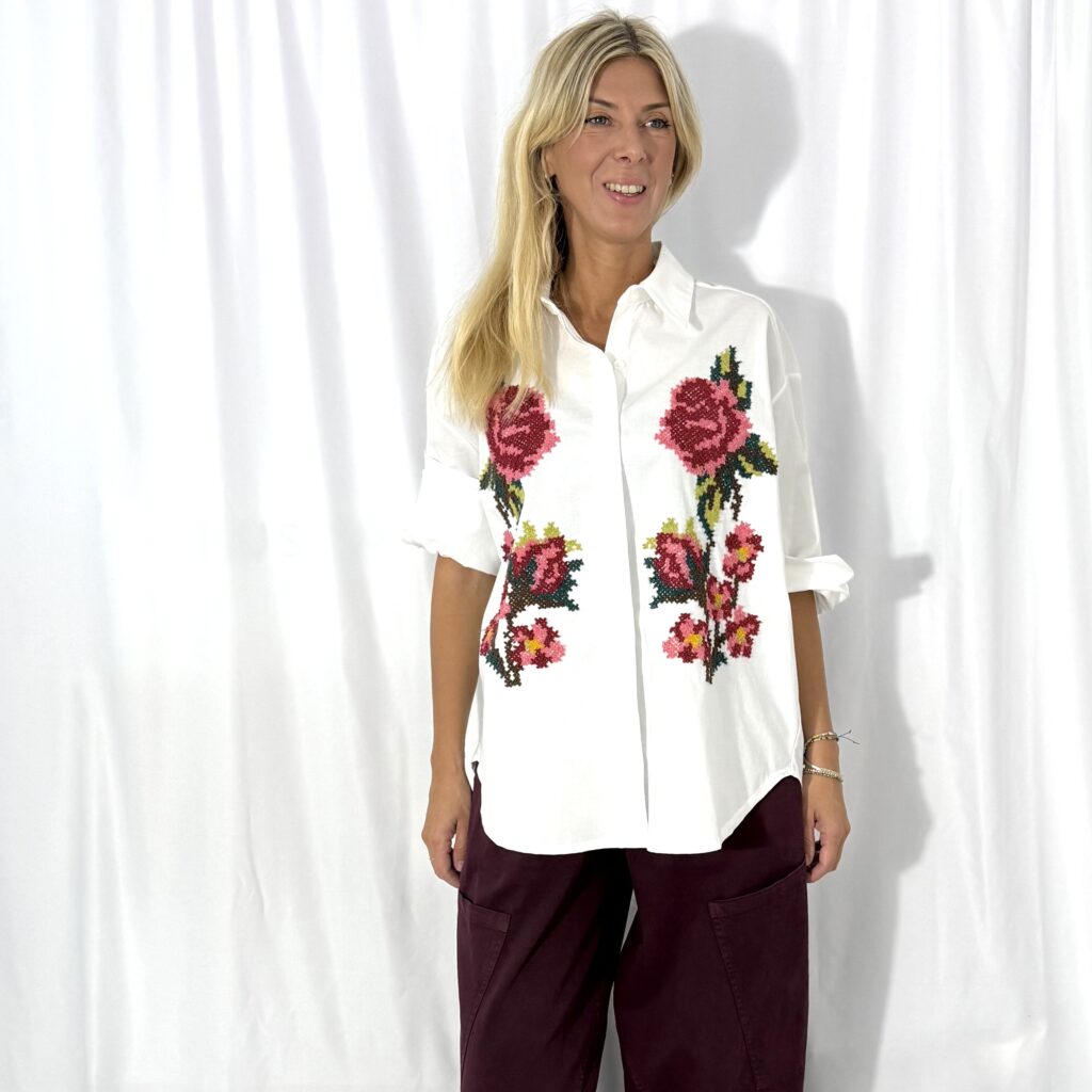 Camicia Bianca Over con Ricamo Punto Croce